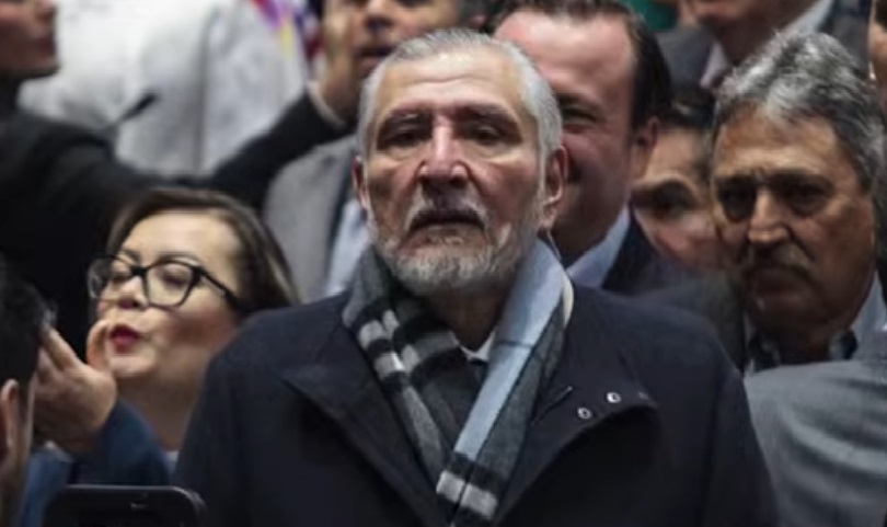 Escándalos y despilfarro rodearon a Adán en su paso por la política de altos vuelos