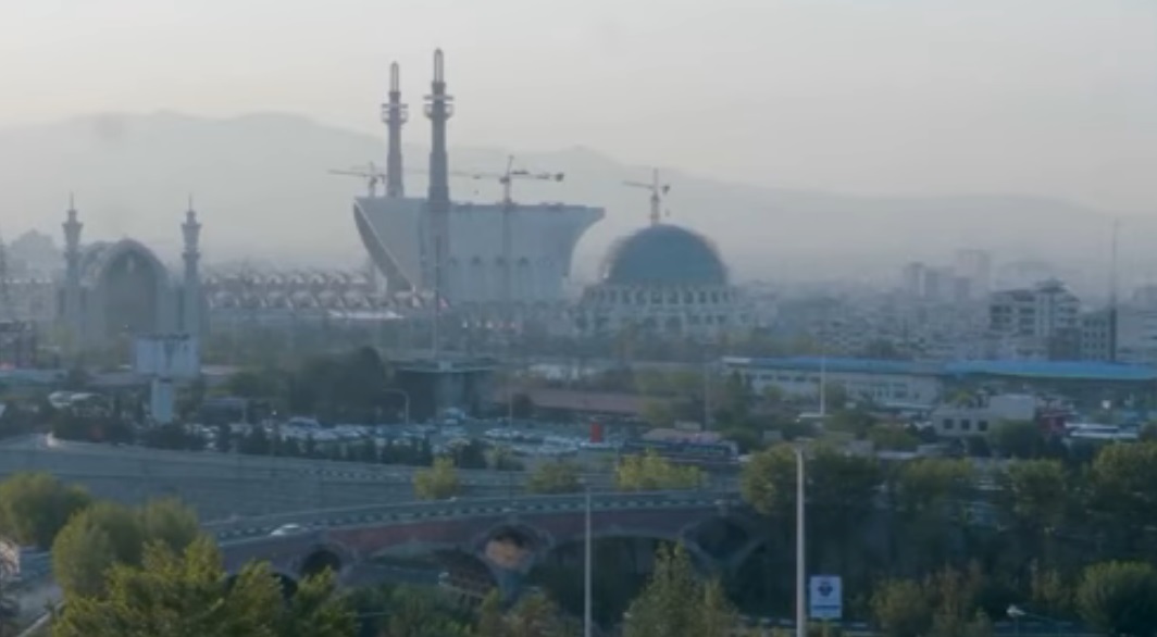 Irán amenaza con una guerra total, cierre del estrecho de Ormuz y hundimiento de buques