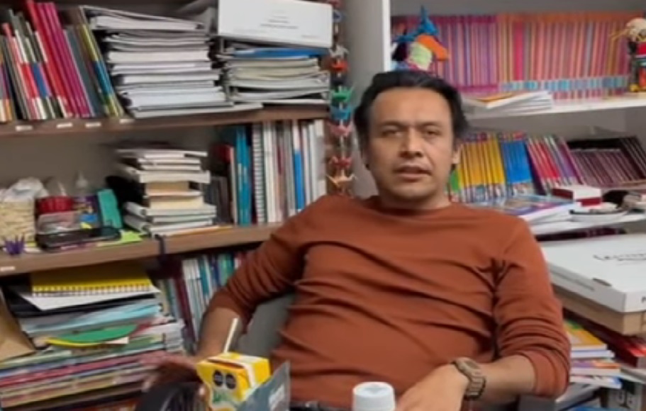 Saca SEP objetos de oficina de Marx