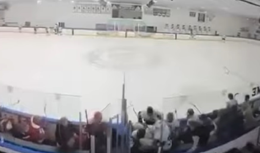 Tiroteo en partido escolar de hockey deja al menos dos muertos y heridos en Rhode Island