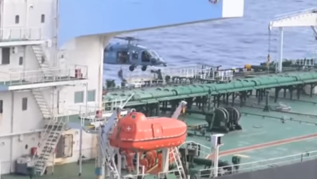 EEUU destruye su flota en el Golfo, golpea Ormuz y el petróleo se dispara