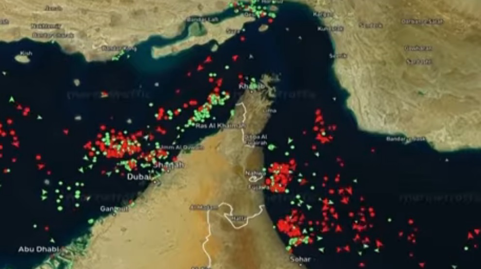 Irán incauta dos buques en el estrecho de Ormuz tras abrir fuego