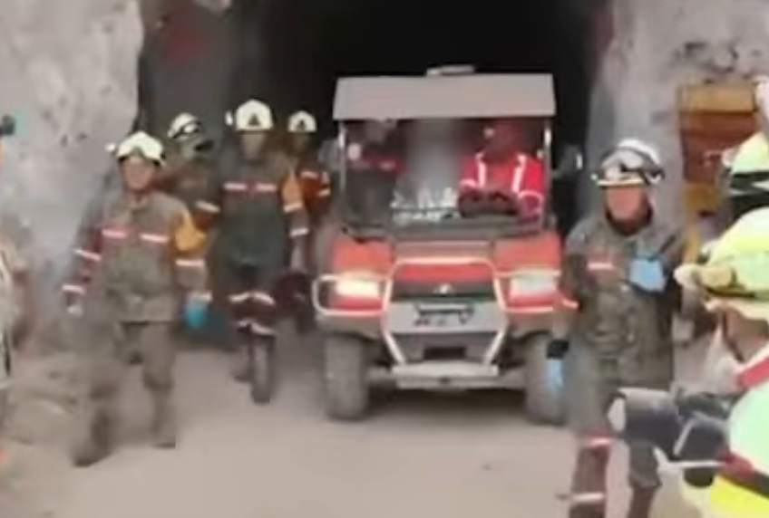 Encuentran con vida a minero en Sinaloa tras 14 días atrapado